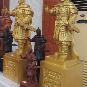 Tượng Quang Trung sơn nhũ Vàng 02